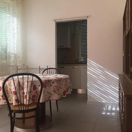 A Due Passi Dal Mare A شقة *